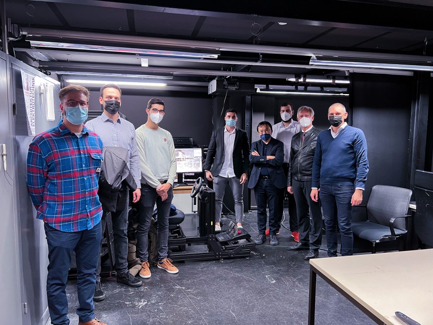 Visit of Andreas Walingen, CSO Volkswagen AG, at the Laboratory of
